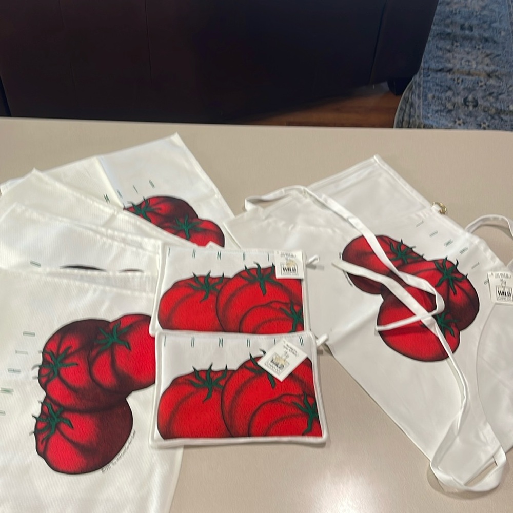 Apron Potholders four tea towels Tomato theme